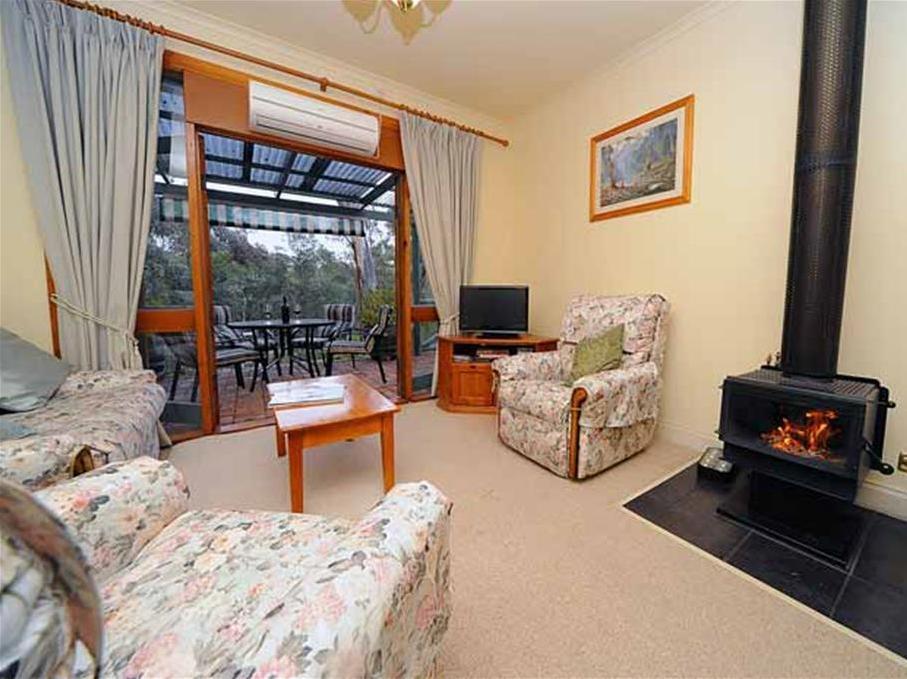St Helen'S Cottages Клер Екстер'єр фото